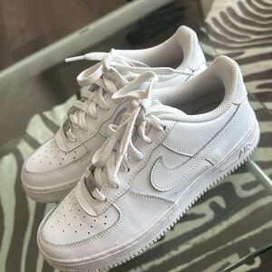 COPY - White Air Force 1’s. Big boys size 5.